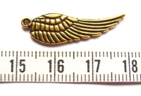 Gouden angel wing/ vleugel bedel 30x9mm 