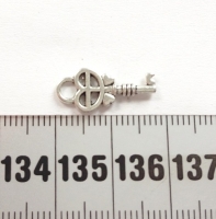 Zilveren sleutel bedel 8x18mm (10 stuks)