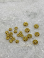 Metalen tussenkraal plat rond 4mm en 6mm goud (21 stuks)