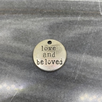 Zilveren love and beloved bedel 20mm (40 stuks)