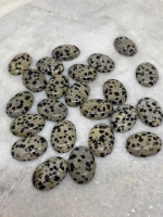 Dalmatier jaspis natuursteen cabochon/ plaksteen 25x18mm (23 stuks)
