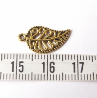 Gouden mini blaadje bedel 18x10 mm